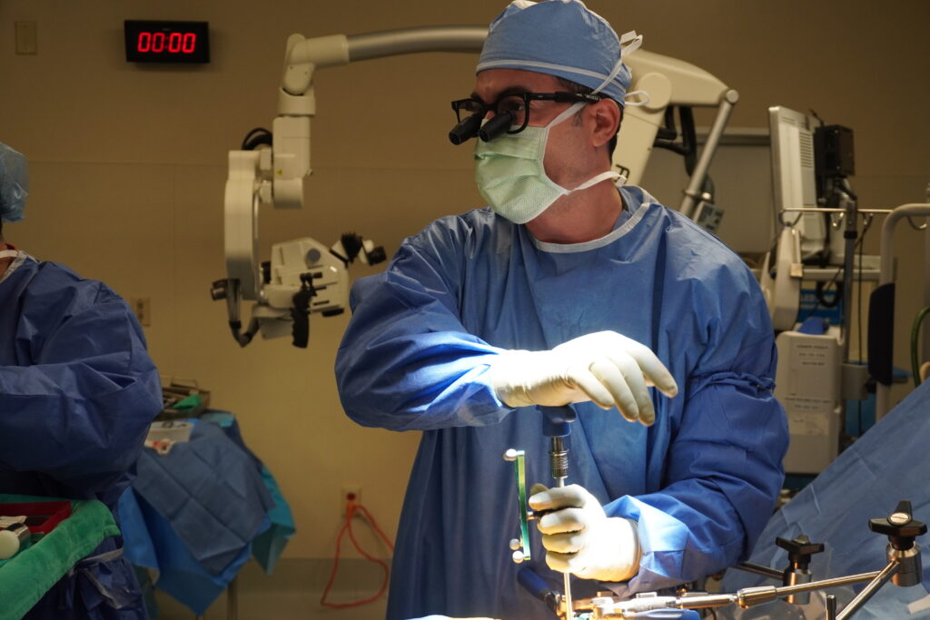 Surgeon-Surgery-Spine-Operating Room
